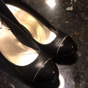 Tahari Black Women’s Pumps Size 9 New